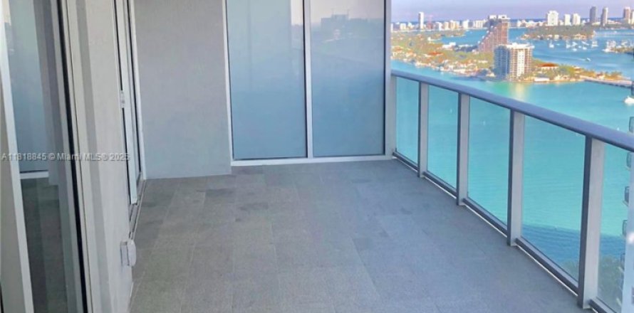 Condo in Miami, Florida, 1 bedroom № 1776189