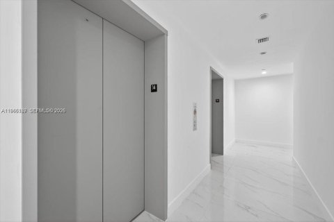 Снять в аренду кондоминиум в Майами, Флорида 3 спальни, 163.51м2, № 2081279 - фото 14