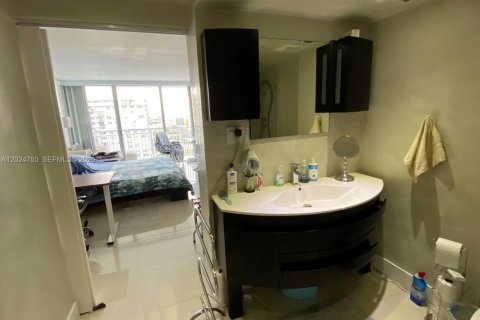 Снять в аренду кондоминиум в Авентура, Флорида 2 спальни, 149.11м2, № 2077375 - фото 19