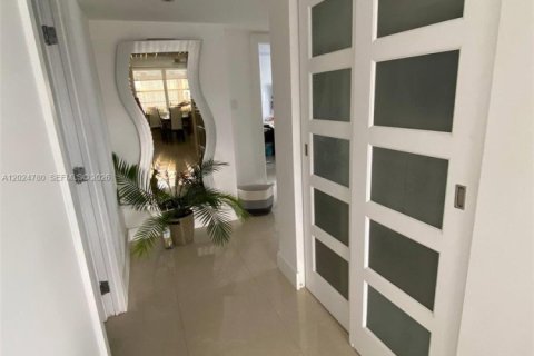 Снять в аренду кондоминиум в Авентура, Флорида 2 спальни, 149.11м2, № 2077375 - фото 12