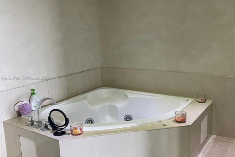 Снять в аренду кондоминиум в Авентура, Флорида 2 спальни, 149.11м2, № 2077375 - фото 21