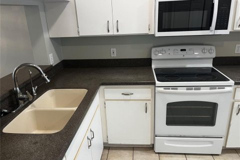 Townhouse in Oldsmar, Florida 2 bedrooms, 103.12 sq.m. № 2230226 - photo 6
