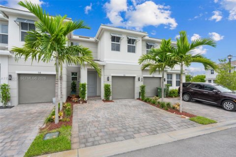 Touwnhouse à louer à Pembroke Pines, Floride: 3 chambres, 190.36 m2 № 2064856 - photo 3