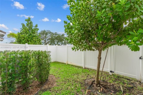 Touwnhouse à louer à Pembroke Pines, Floride: 3 chambres, 190.36 m2 № 2064856 - photo 16