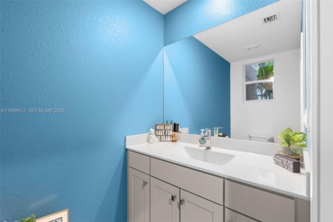Touwnhouse à louer à Pembroke Pines, Floride: 3 chambres, 190.36 m2 № 2064856 - photo 13