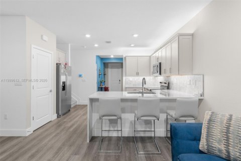 Touwnhouse à louer à Pembroke Pines, Floride: 3 chambres, 190.36 m2 № 2064856 - photo 8