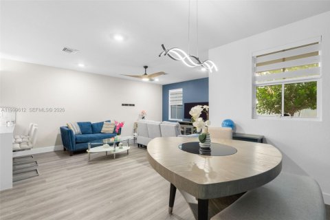 Touwnhouse à louer à Pembroke Pines, Floride: 3 chambres, 190.36 m2 № 2064856 - photo 14