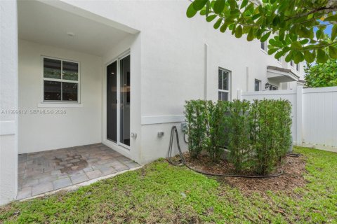 Touwnhouse à louer à Pembroke Pines, Floride: 3 chambres, 190.36 m2 № 2064856 - photo 15