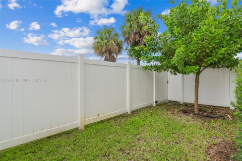 Touwnhouse à louer à Pembroke Pines, Floride: 3 chambres, 190.36 m2 № 2064856 - photo 17