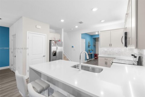 Touwnhouse à louer à Pembroke Pines, Floride: 3 chambres, 190.36 m2 № 2064856 - photo 9