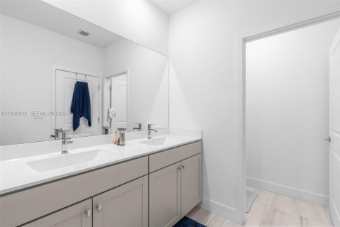 Touwnhouse à louer à Pembroke Pines, Floride: 3 chambres, 190.36 m2 № 2064856 - photo 20