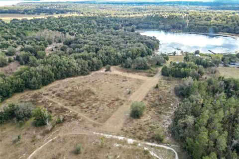 House in Lady Lake, Florida 3 bedrooms, 135.27 sq.m. № 1561795 - photo 23