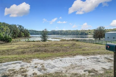 House in Lady Lake, Florida 3 bedrooms, 135.27 sq.m. № 1561795 - photo 1