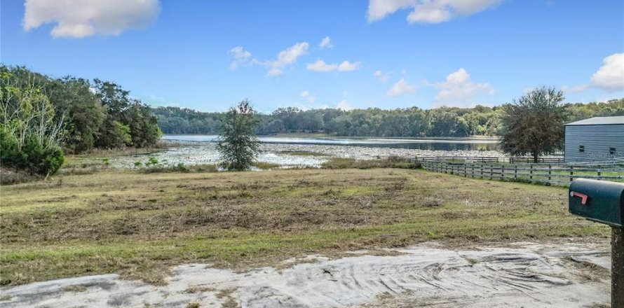 House in Lady Lake, Florida 3 bedrooms, 135.27 sq.m. № 1561795