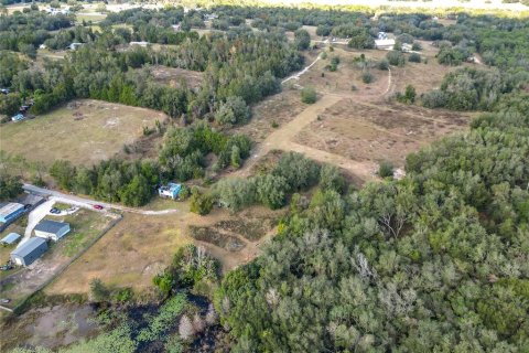 House in Lady Lake, Florida 3 bedrooms, 135.27 sq.m. № 1561795 - photo 2