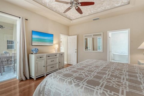 House in University Park, Florida 3 bedrooms, 208.29 sq.m. № 1903488 - photo 24