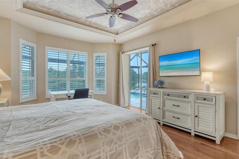 House in University Park, Florida 3 bedrooms, 208.29 sq.m. № 1903488 - photo 23