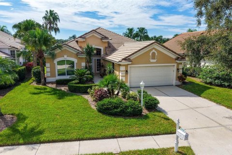 House in University Park, Florida 3 bedrooms, 208.29 sq.m. № 1903488 - photo 1