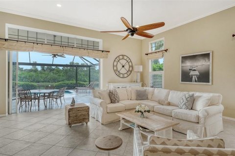 House in University Park, Florida 3 bedrooms, 208.29 sq.m. № 1903488 - photo 8