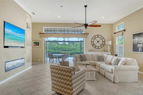 House in University Park, Florida 3 bedrooms, 208.29 sq.m. № 1903488 - photo 9