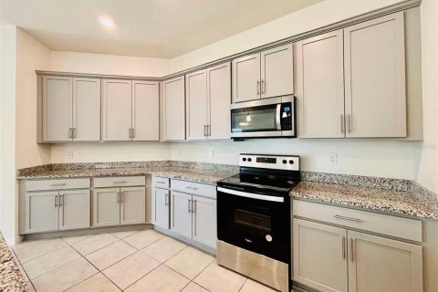 Villa ou maison à louer à Auburndale, Floride: 4 chambres, 184.23 m2 № 2410573 - photo 12