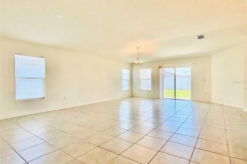 Villa ou maison à louer à Auburndale, Floride: 4 chambres, 184.23 m2 № 2410573 - photo 9
