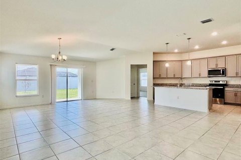 Villa ou maison à louer à Auburndale, Floride: 4 chambres, 184.23 m2 № 2410573 - photo 3