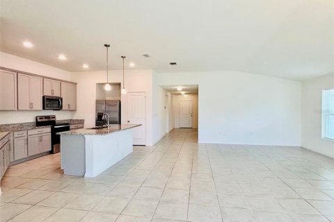 Villa ou maison à louer à Auburndale, Floride: 4 chambres, 184.23 m2 № 2410573 - photo 7