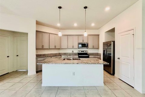 Villa ou maison à louer à Auburndale, Floride: 4 chambres, 184.23 m2 № 2410573 - photo 6