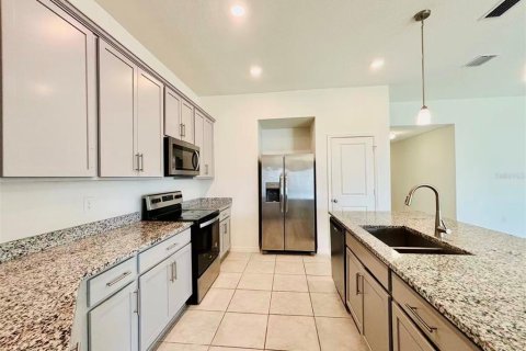 Villa ou maison à louer à Auburndale, Floride: 4 chambres, 184.23 m2 № 2410573 - photo 13
