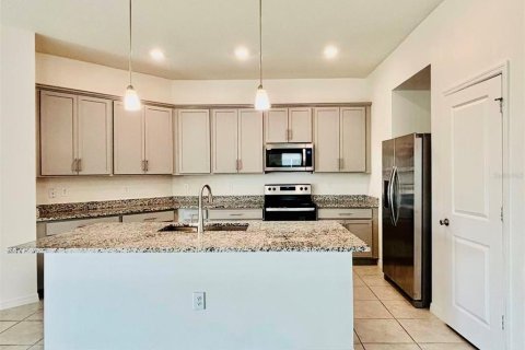 Villa ou maison à louer à Auburndale, Floride: 4 chambres, 184.23 m2 № 2410573 - photo 10