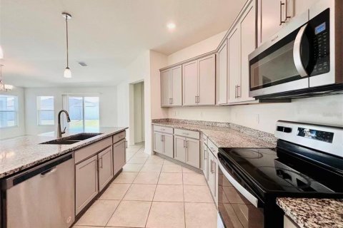 Villa ou maison à louer à Auburndale, Floride: 4 chambres, 184.23 m2 № 2410573 - photo 14
