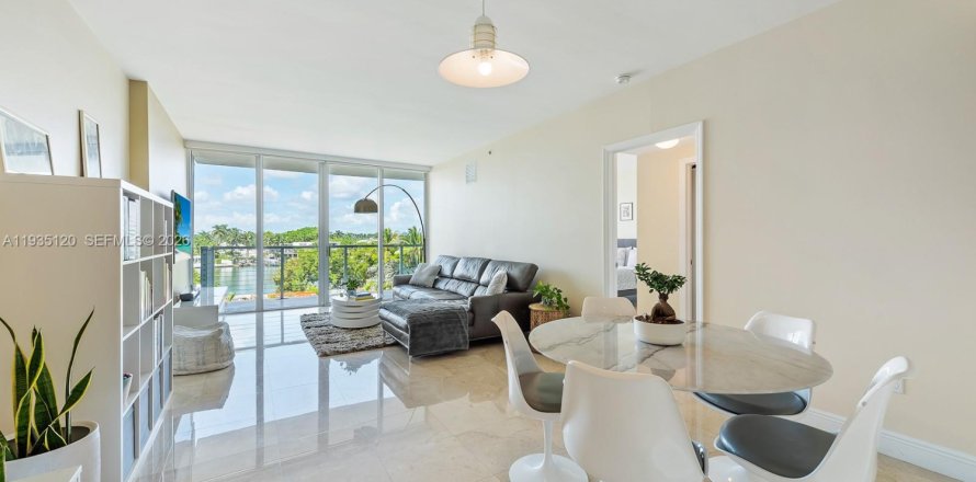 Кондоминиум с 2 спальнями в Майами-Бич, Флорида № 1999686