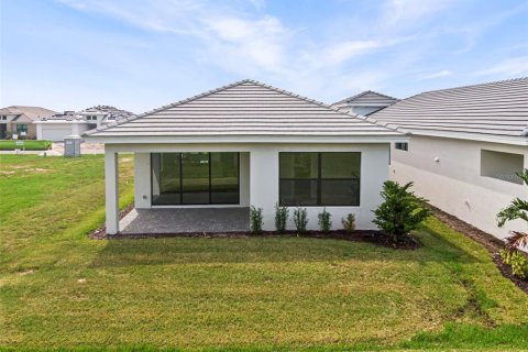 House in Lakewood Ranch, Florida 2 bedrooms, 155.61 sq.m. № 1913166 - photo 22