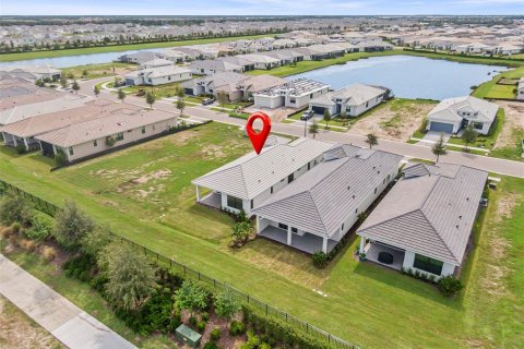 House in Lakewood Ranch, Florida 2 bedrooms, 155.61 sq.m. № 1913166 - photo 23