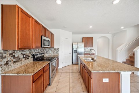 House in Lakeland, Florida 5 bedrooms, 250.46 sq.m. № 1784528 - photo 10