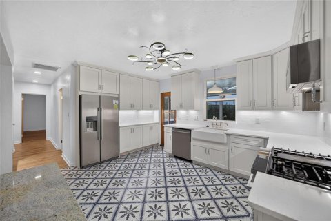 House in Ocala, Florida 3 bedrooms, 171.87 sq.m. № 2421760 - photo 20