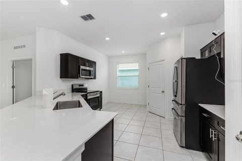Casa en alquiler en Eagle Lake, Florida, 4 dormitorios, 199.74 m2 № 1904614 - foto 4