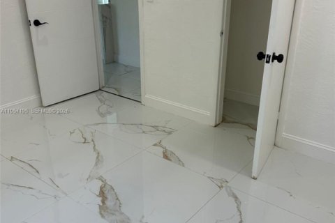 Villa ou maison à vendre à Hollywood, Floride: 3 chambres, 85.93 m2 № 2153530 - photo 9