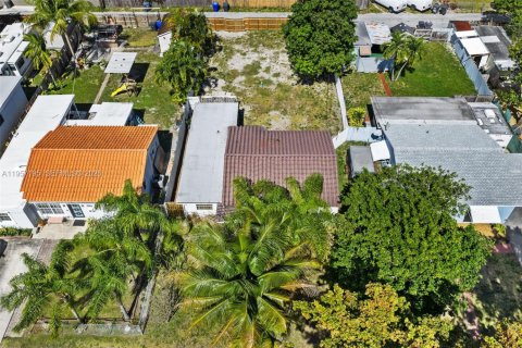 Villa ou maison à vendre à Hollywood, Floride: 3 chambres, 85.93 m2 № 2153530 - photo 19