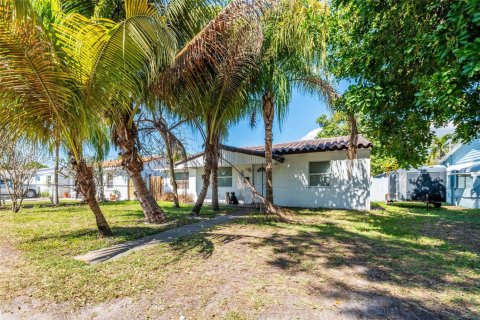 Villa ou maison à vendre à Hollywood, Floride: 3 chambres, 85.93 m2 № 2153530 - photo 15