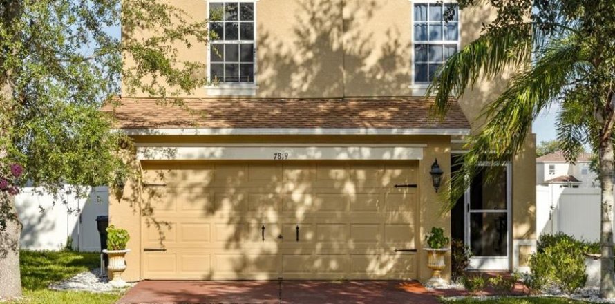 House in Gibsonton, Florida 4 bedrooms, 193.79 sq.m. № 1826725