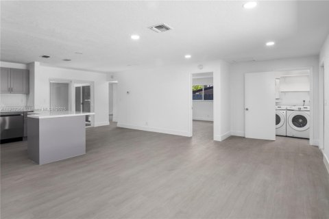 Immobilier commercial à vendre à Fort Lauderdale, Floride: 199.55 m2 № 2082328 - photo 7