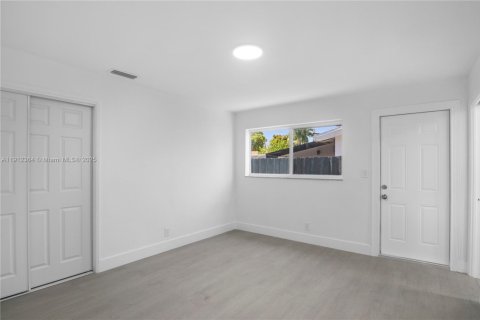 Immobilier commercial à vendre à Fort Lauderdale, Floride: 199.55 m2 № 2082328 - photo 12