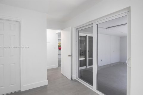 Immobilier commercial à vendre à Fort Lauderdale, Floride: 199.55 m2 № 2082328 - photo 16