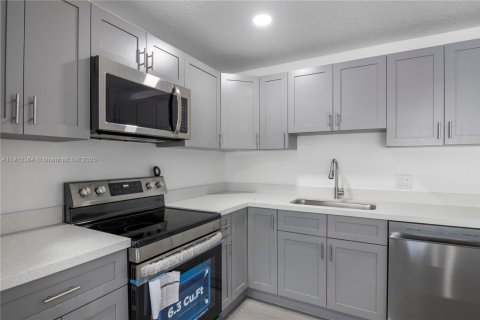 Immobilier commercial à vendre à Fort Lauderdale, Floride: 199.55 m2 № 2082328 - photo 11