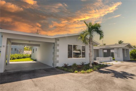Immobilier commercial à vendre à Fort Lauderdale, Floride: 199.55 m2 № 2082328 - photo 3