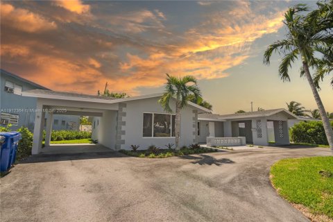 Immobilier commercial à vendre à Fort Lauderdale, Floride: 199.55 m2 № 2082328 - photo 2