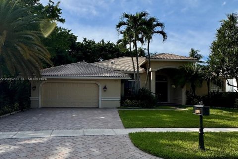 House in Plantation, Florida 4 bedrooms, 244.52 sq.m. № 2389858