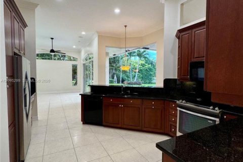 House in Plantation, Florida 4 bedrooms, 244.52 sq.m. № 2389858 - photo 22